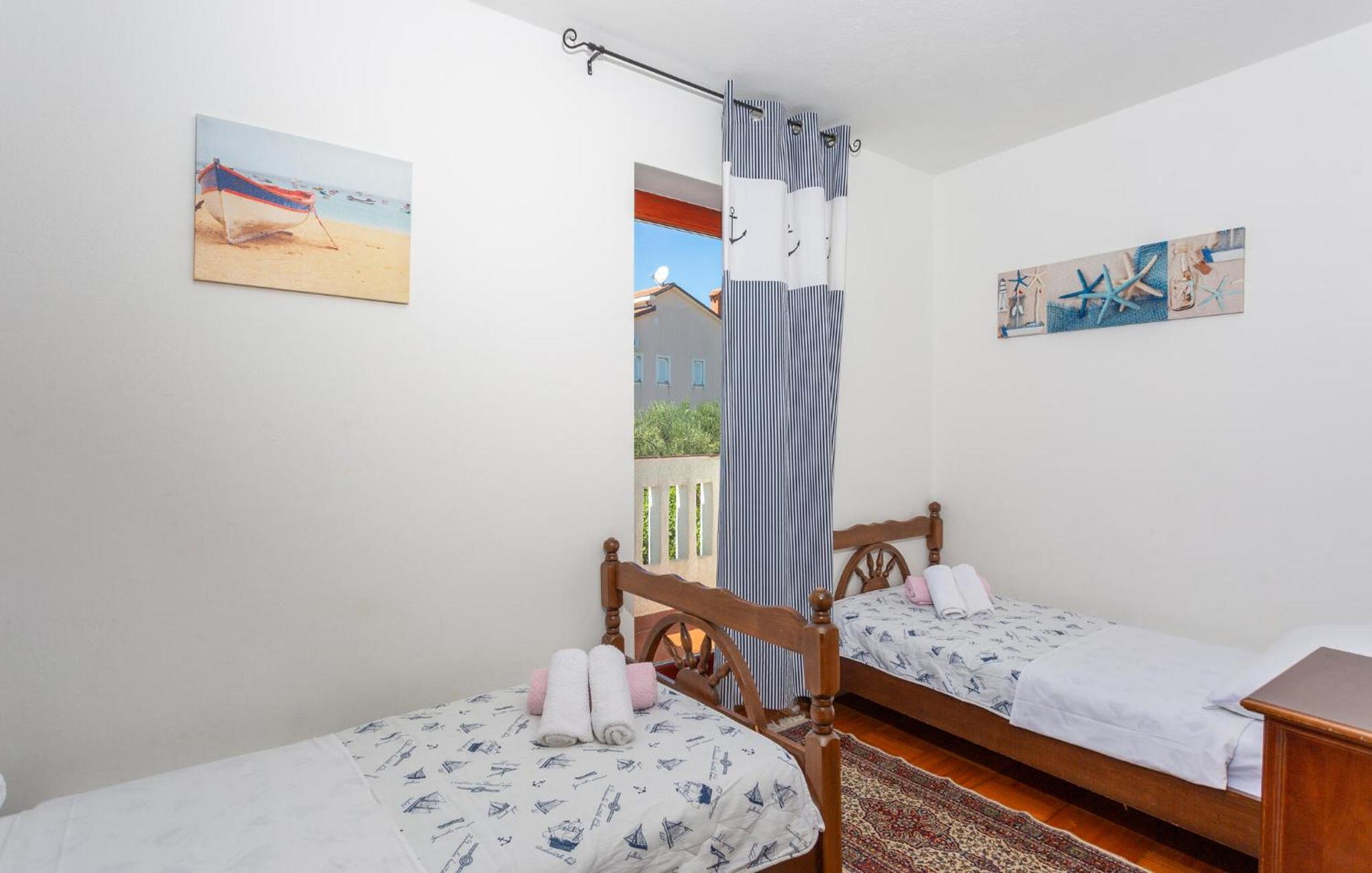3 Bedroom Stunning Apartment In Krk Krk Town Kültér fotó