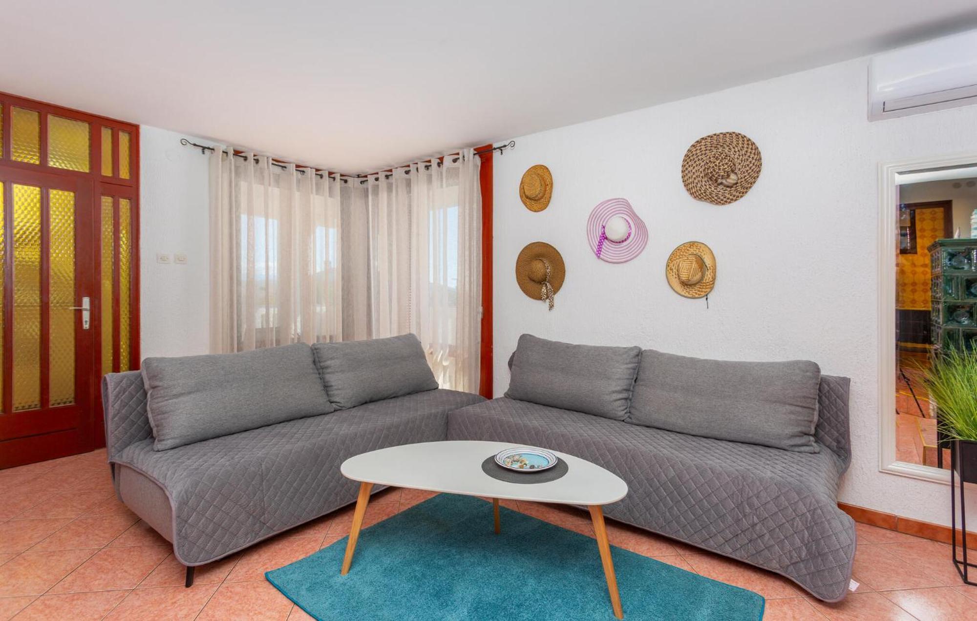3 Bedroom Stunning Apartment In Krk Krk Town Kültér fotó
