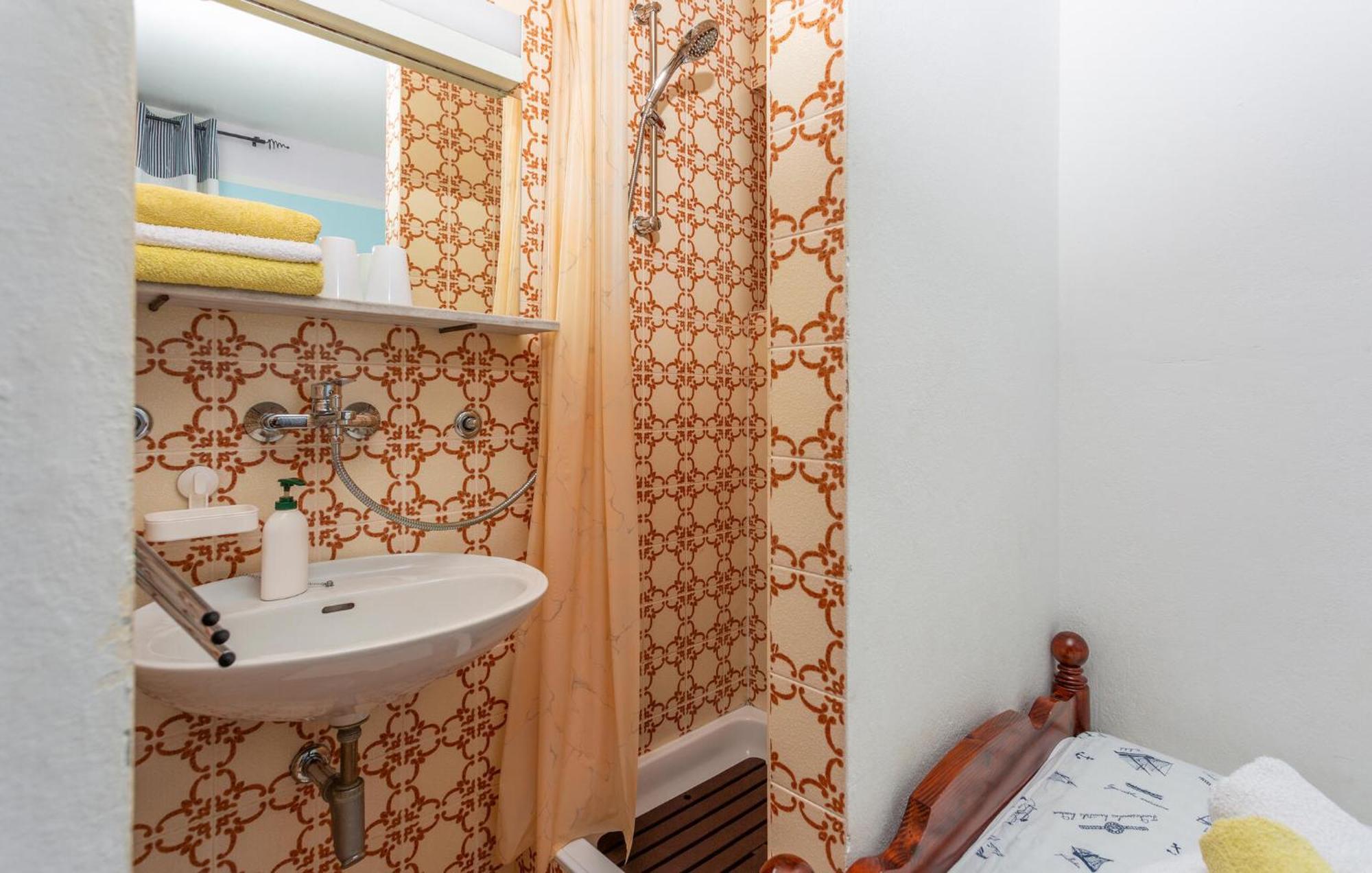 3 Bedroom Stunning Apartment In Krk Krk Town Kültér fotó