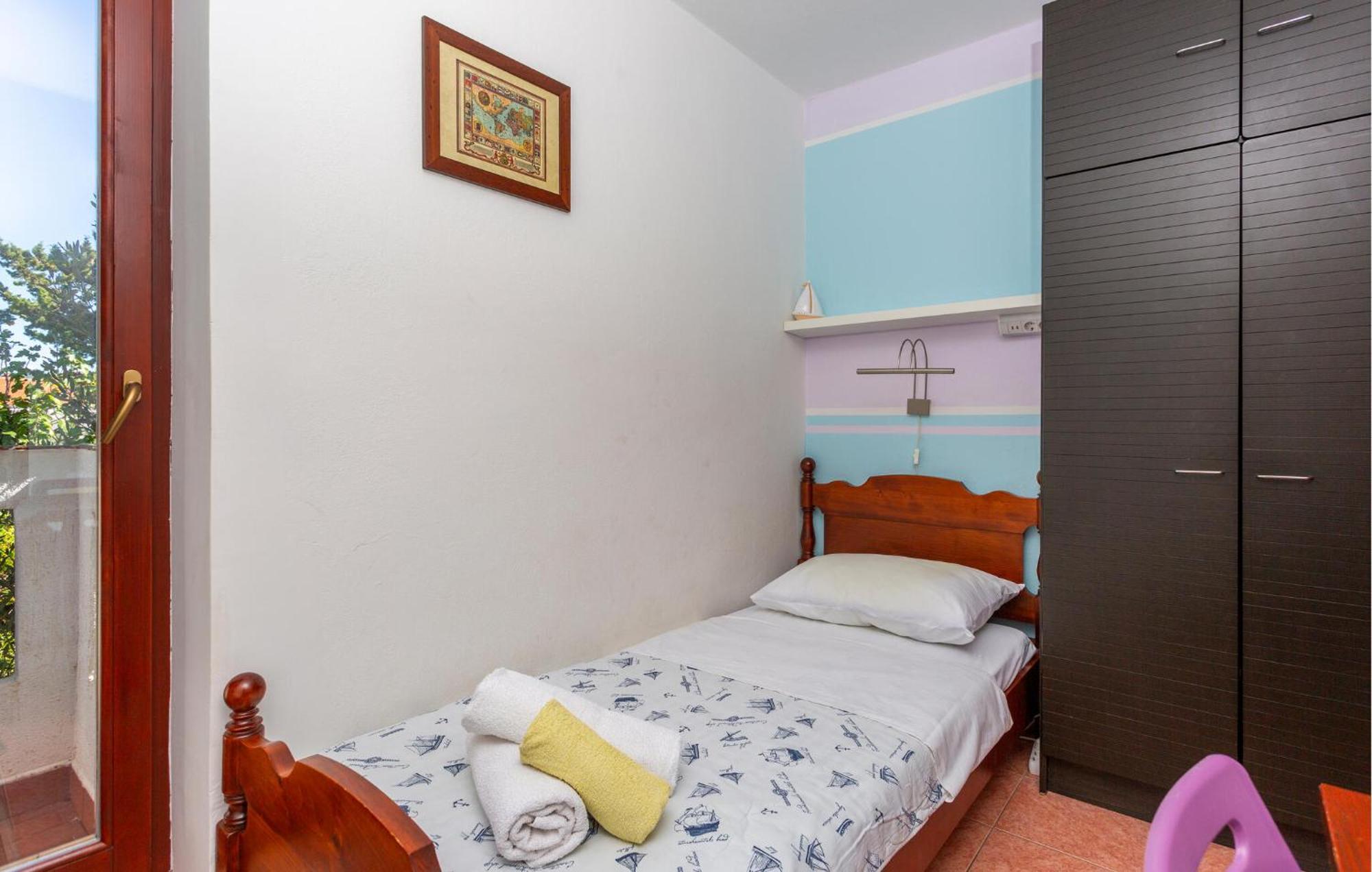 3 Bedroom Stunning Apartment In Krk Krk Town Kültér fotó
