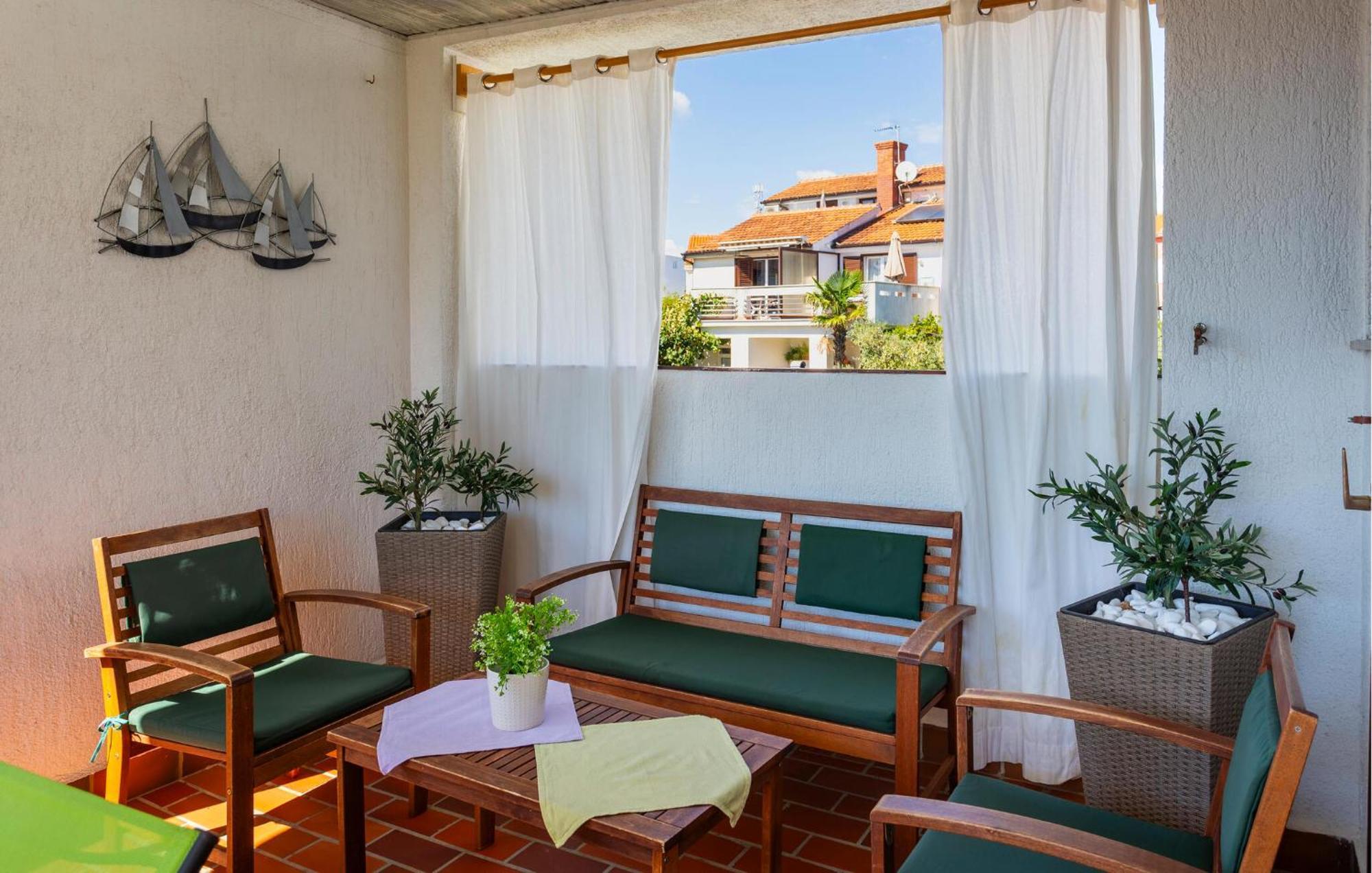 3 Bedroom Stunning Apartment In Krk Krk Town Kültér fotó